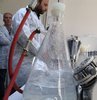 Depremin yıkıma neden olduğu 10 ilden alınan su numunelerinin analiz sonucunu Sağlık Bakanlığı Halk Sağlığı Genel Müdür Yardımcısı Dr. Süleyman Özsarı açıkladı. Kullanım suyunda herhangi bir olumsuzluğa rastlanılmadığını kaydeden Özsarı, valiliklerin bu konuda "içilebilir" demediği sürece kullanım suyu olarak kullanılması gerektiğine dikkat çekti. Özsarı, "Şu an itibarı ile su numunelerinde herhangi bir sıkıntımız, deprem öncesine göre bir artışımız yok. Bu 10 ilimiz için de geçerli" dedi. Depremden etkilenen bölgelerde ilaçlama çalışmalarının aralıksız sürdüğünü belirten Özsarı, bulaşıcı hastalık ve salgın riskinin de olmadığını açıkladı