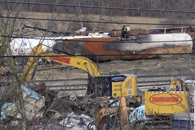 Kimyasal yüklü tren raydan çıkmış, çevresel felakete yol açmıştı: ABD demir yolu firmasına tüm zararı karşılatacak