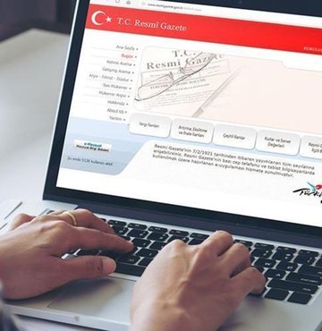 Deprem felaketi sebebiyle OHAL ilan edilen illerde istihdamın korunmasına yönelik tedbirler kapsamında işverenlere işten çıkarma yasağı getirildi. Karar Resmi Gazete