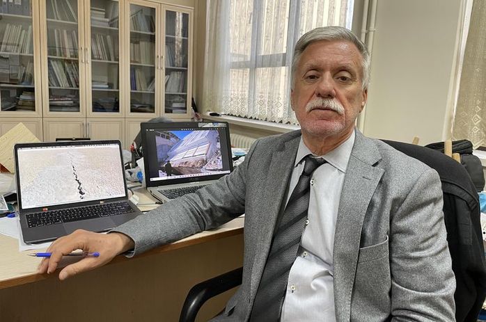 Fırat Üniversitesi (FÜ) Mühendislik Fakültesi Jeoloji Mühendisliği Bölümü Öğretim Üyesi Prof. Dr. Ercan Aksoy.