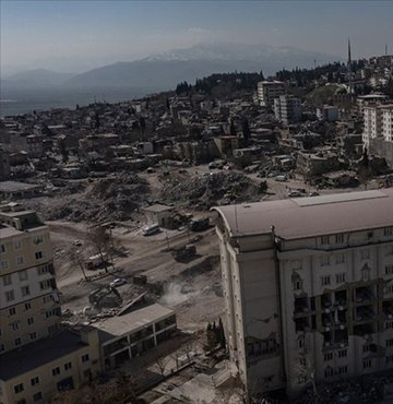 AFAD, Kahramanmaraş merkezli depremlerde 44 bin 218 kişinin hayatını kaybettiğini bildirdi. 
