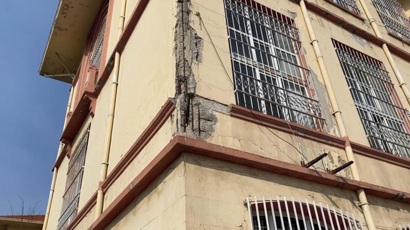 Son dakika: İstanbul Cerrahpaşa ve Çapa Tıp Fakülteleri binaları çatlaklar içinde