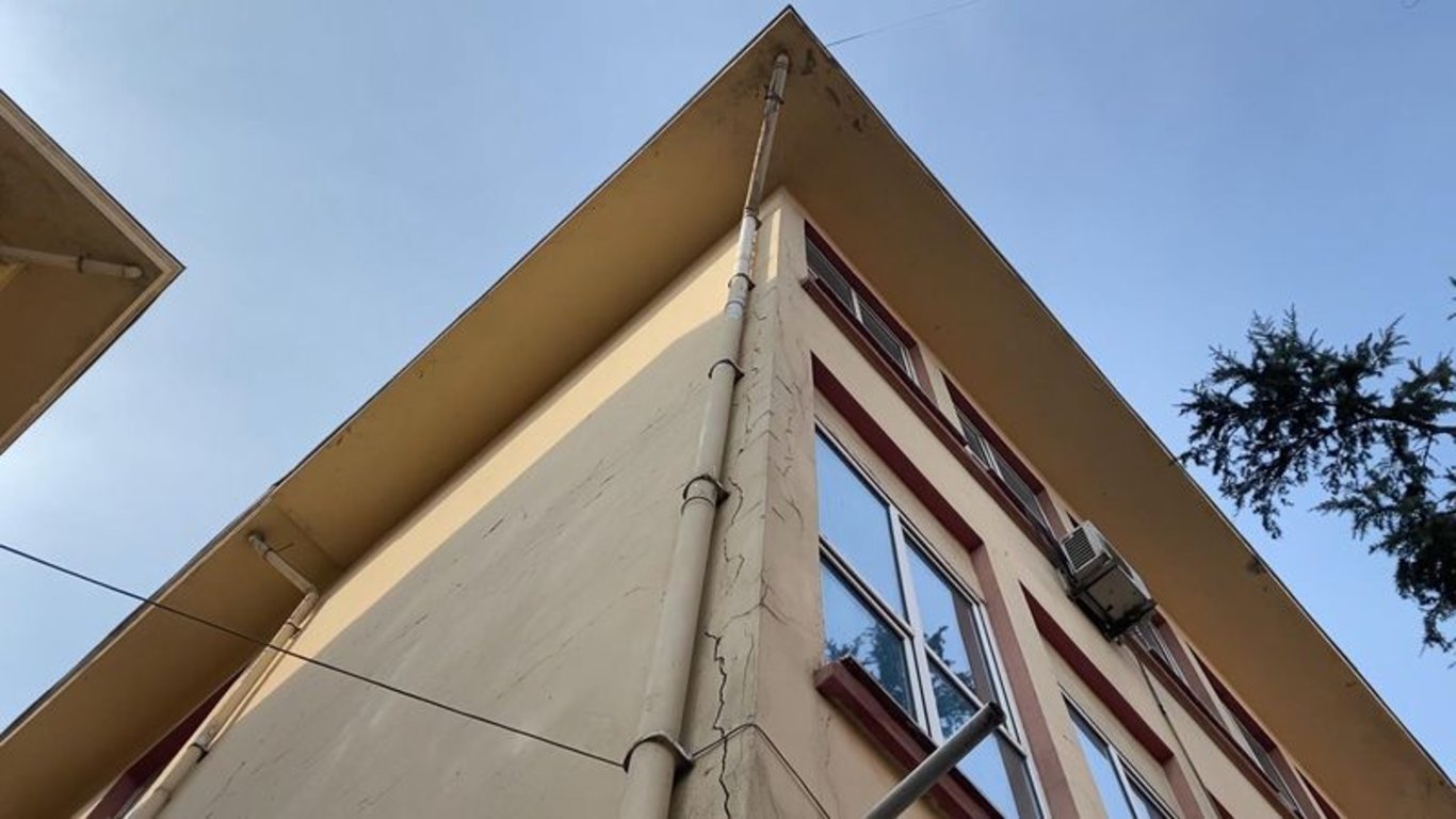 Son dakika: İstanbul Cerrahpaşa ve Çapa Tıp Fakülteleri binaları çatlaklar içinde