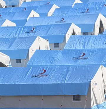 Kahramanmaraş merkezli depremlerden etkilenen bölgede başta barınma ihtiyacı olmak üzere yaraların sarılması için çalışmalar devam ederken, Ahbap