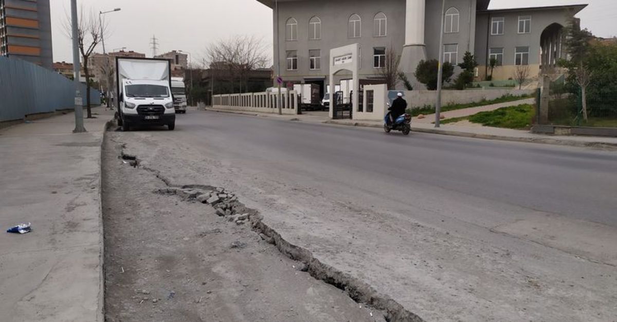 Küçükçekme’de inşaat çalışması sırasında yol tekrar çöktü