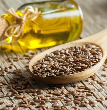 Keten tohumu, besin değeri nedeni ile sağlıklı yaşama özen göstermekte olan kişilerin tüketmekte olduğu besinlerden bir tanesidir. Lif ve omega 3 içeriği ile ön plana çıkmaktadır. Yüzyıllardır kullanılmakta olan keten tohumu son 10 yıldır popüler bir hale gelmiştir. Faydaları ile ön plana çıkmakta olan bu besin hakkında merak edilmekte olan pek çok farklı soru bulunmaktadır. 