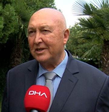Jeofizik Yüksek Mühendisi Prof. Dr. Övgün Ahmet Ercan, sosyal medya paylaşımındaki iddiaları üzerine başlatılan soruşturma kapsamında gözaltına alındı