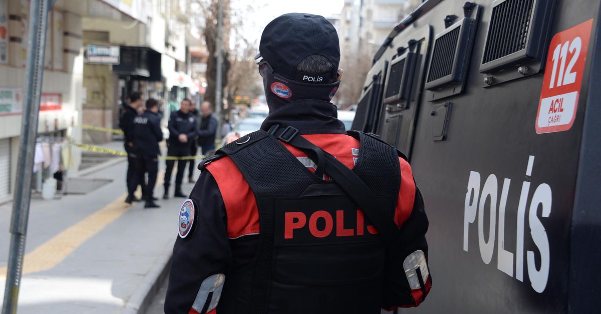 Diyarbakır’da hukuk bürosuna kurşun yağdı