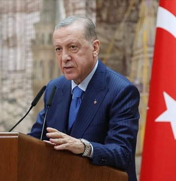 Cumhurbaşkanı Recep Tayyip Erdoğan Ulusal Risk Kalkanı toplantısında açıklamalarda bulundu. "Tarihimizin en ağır can kayıplarından ve yıkımlarından biri olan 6 Şubat depremlerini afetler konusunda yeni bir miladın başlangıcı haline getireceğiz. Türkiye