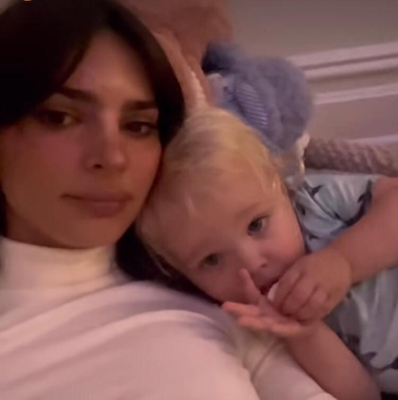 Emily Ratajkowski'den oğlu Sylvester Apollo Bear'a: Seni güvende tutmak için her şeyi yapacağım - Magazin haberleri