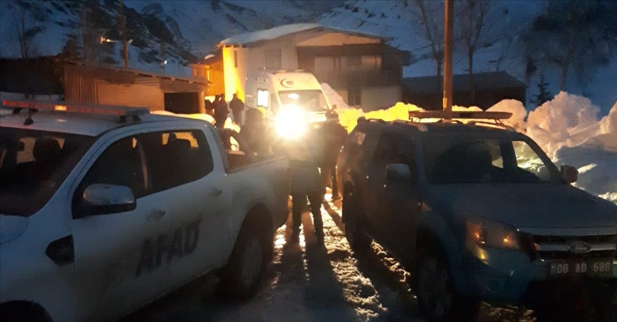 Artvin’de çığ düşmesi sonucu yaralanan dağcılar bölgeden tahliye edildi