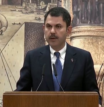 Bakan Kurum, deprem bölgesinde 1 milyon 728 bin binanın incelendiğini, 227 bin 27 binanın yıkık, acil yıkılacak ve ağır hasarlı olduğunun tespitini yaptıklarını bildirdi 