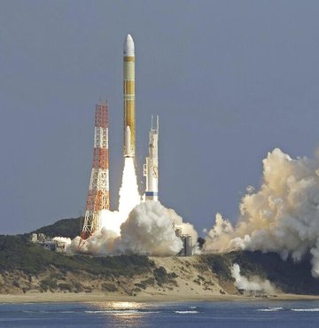 Japonya’nın Elon Musk’ın SpaceX firmasına rakip olma hedefiyle hayata geçirdiği H3 projesi fırlatıcı roketin arızalanması sebebiyle uzaya çıktıktan 14 dakika sonra imha edilmek zorunda kaldı. Taşıdığı özel uydu ise bir süre sonra Filipinlerin Doğu