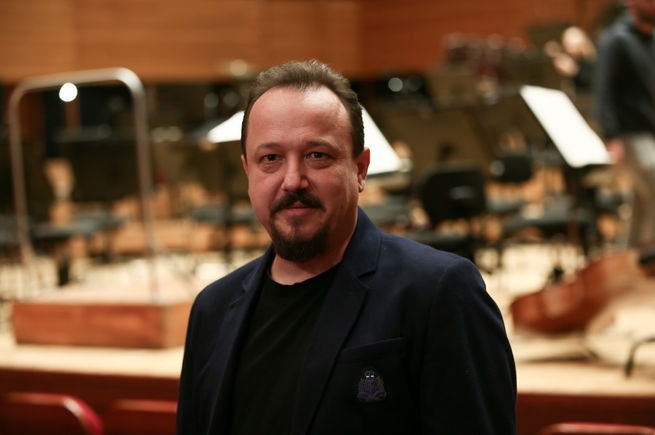 Orkestra şefi Tolga Taviş