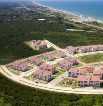 TOKİ İlk Evim Arsa kuraları başladı. Toplu Konut İdaresi, kura çekimde deprem bölgesine öncelik verileceğini açıklamasının ardından, TOKİ Adana arsa kura çekiminin ne zaman yapılacak sorusu gündemi meşgul etmeye başladı. TOKİ Adana arsa kura sonuçlarının açıklanmasının ardından 2000 müstakil arsa, hak sahibini bulacak. TOKİ Adana arsa kura sonuçları 9 Mart Perşembe günü başlarken TOKİ arsa kura çekimi canlı yayında takip edilebilmektedir. İşte TOKİ Adana kura sonucu nihai isim listesi sorgulama ekranı...
