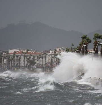 Meteoroloji ve AFAD uyardı! Fırtınanın hızı 90 km! 5 bölgede sağanak!