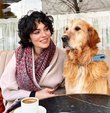 Ezgi Mola, 11 ilimizi etkileyen Kahramanmaraş merkezli 7.7 ve 7.6 büyüklüğündeki yıkıcı depremlerin ardından enkazdan kurtarılan ailesini kaybetmiş bir köpeği sahiplendi. Oyuncu, "Zeus, Kahramanmaraş