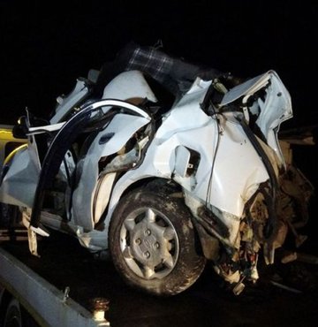Yozgat istikametinden Kayseri yönüne seyir halindeki ticari taksi, aynı şeritte seyir halindeki otomobile çarptı. Çapmanın etkisiyle karşı şeride geçen otomobil ile minibüs çarpıştı. Kazada 3 kişi can verirken 5 kişi yaralandı
