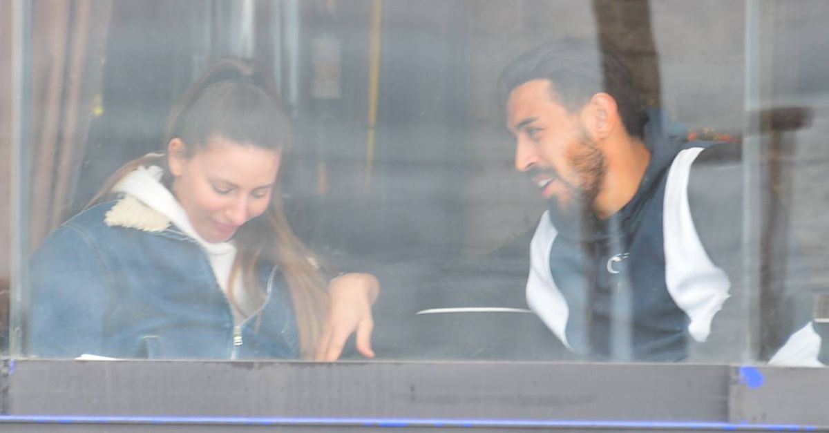 İrfan Can Kahveci, eşi Gözde Kahveci ile Emirgan'da - Magazin haberleri