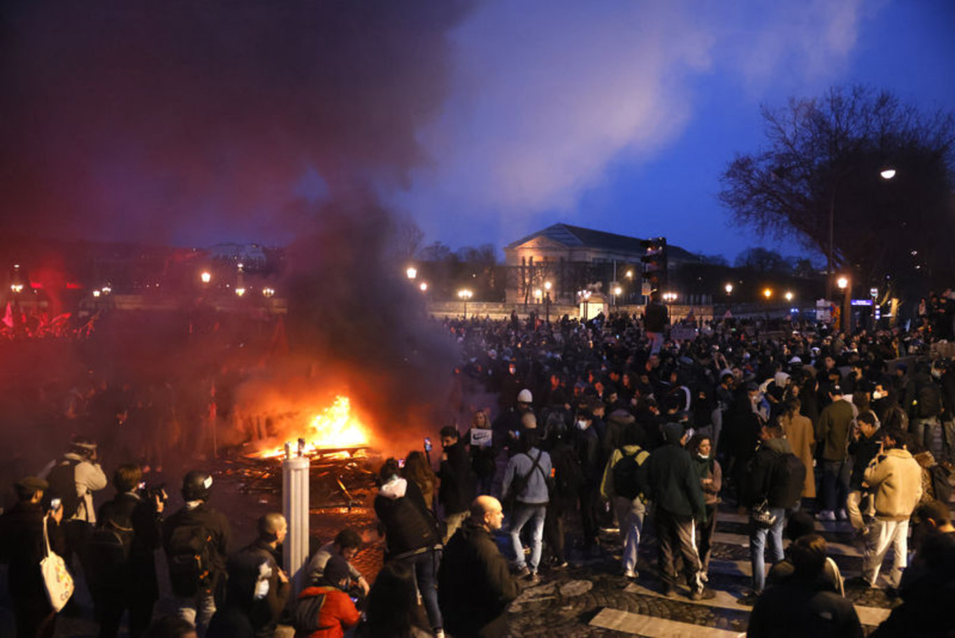 митинги в париже