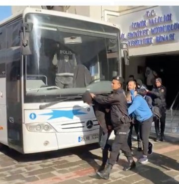 Hazırlanan sahte siteyle çok sayıda kişiyi dolandıran 64 kişilik çetenin yazışmaları ortaya çıktı. 50 milyon liralık vurgun yapan çete üyeleri "Para koyacak yer bulamayacaksın" diye yazıştığı belirlendi. Mustafa Şekeroğlu