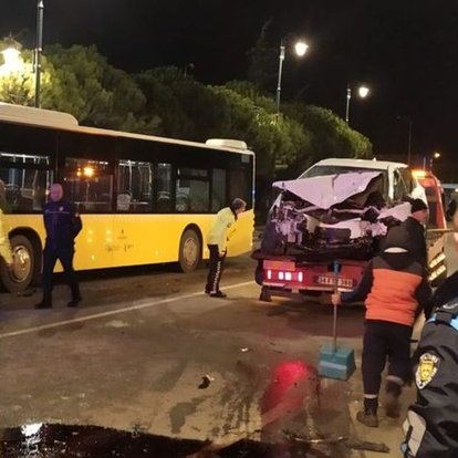 Silivri'de İETT otobüsü ile otomobil çarpıştı: 3 yaralı