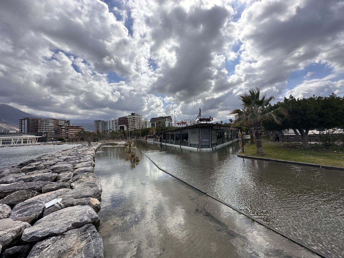 Araştırma! Son dakika | İskenderun'da kıyı şeridi 100 metreden 101 metreye ulaştı: "İskenderun sahilini dalgakıranlar ile yükseltmemiz lazım"