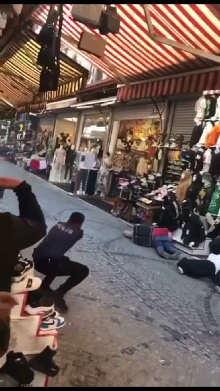 Son dakika: Biri polis, 5 kişinin yaralandığı silahlı çatışmada dehşete