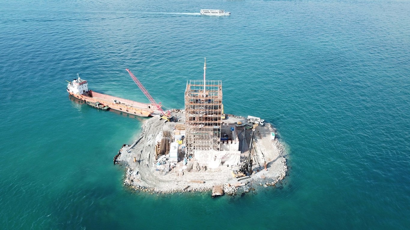 Son dakika: Kız Kulesi'nin restorasyonunda sona doğru; duvarlarından midye kabuğu çıktı