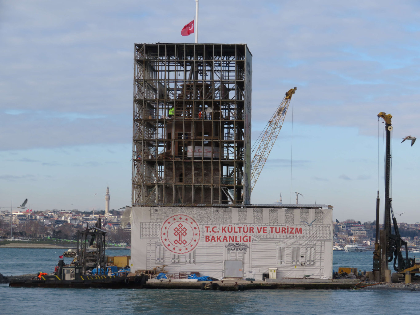 Son dakika: Kız Kulesi'nin restorasyonunda sona doğru; duvarlarından midye kabuğu çıktı