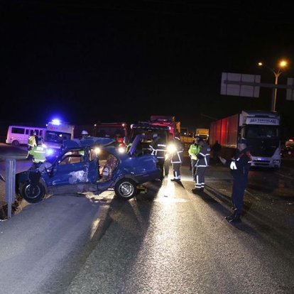 Uşak'ta TIR ile otomobil çarpıştı: 1 ölü, 3 yaralı