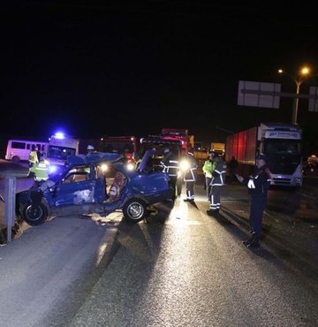 Uşak'ta feci kaza 1 ölü 3 yaralı