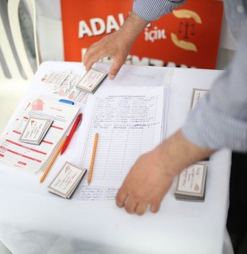 Seçmenler tarafından aday gösterilecek Cumhurbaşkanı adayları için imza toplama süreci başladı. YSK tarafından başvurusu kabul edilen 11 adayın, 27 Mart