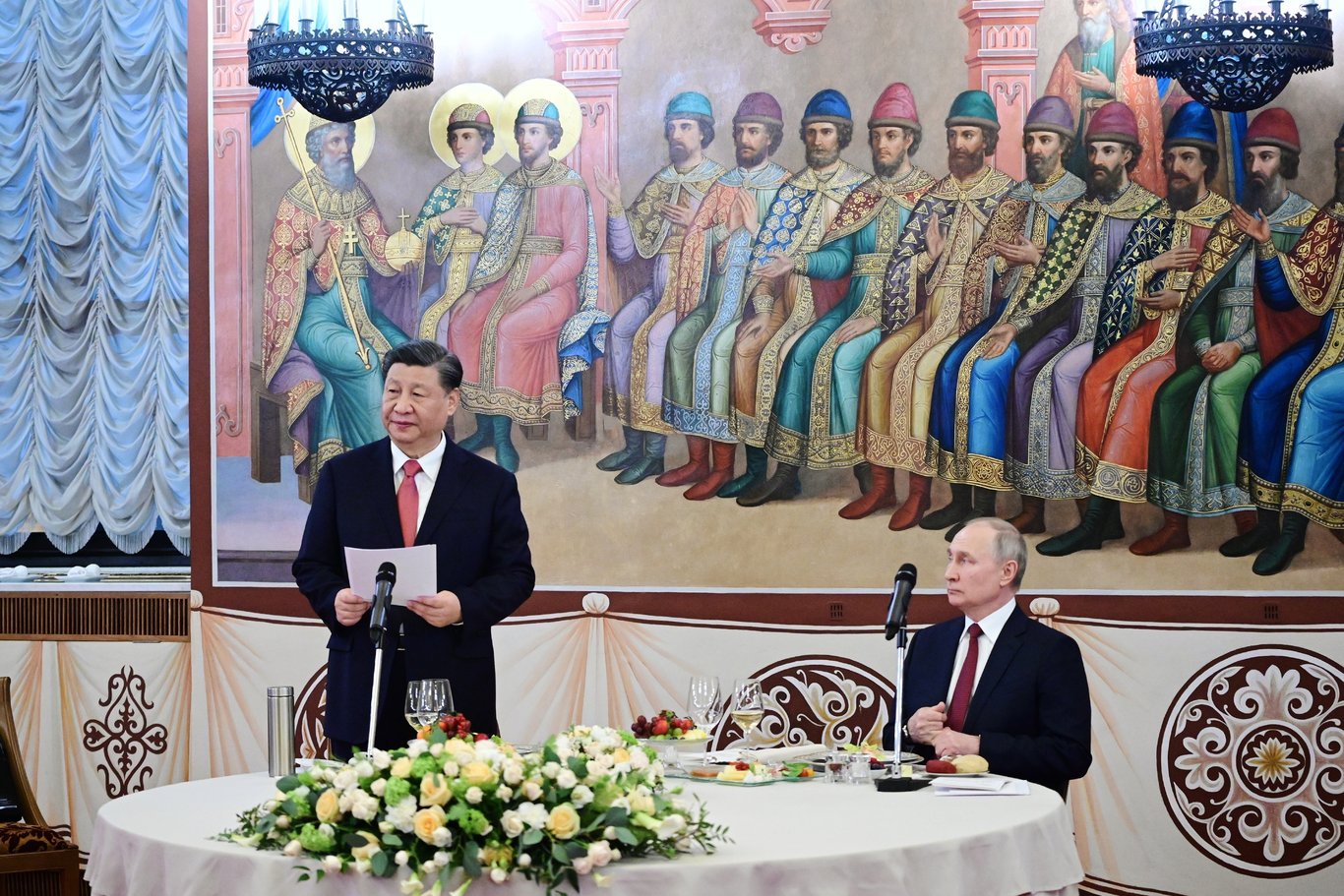 Rusya Devlet Başkanı Vladimir Putin ile Çin Devlet Başkanı Xi Jingping'in tarihi görüşmesinden dikkat çeken görüntü