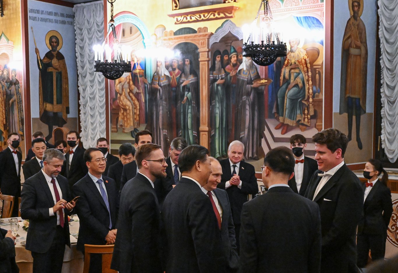 Rusya Devlet Başkanı Vladimir Putin ile Çin Devlet Başkanı Xi Jingping'in tarihi görüşmesinden dikkat çeken görüntü