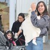 Kızlarıyla alışveriş turunda