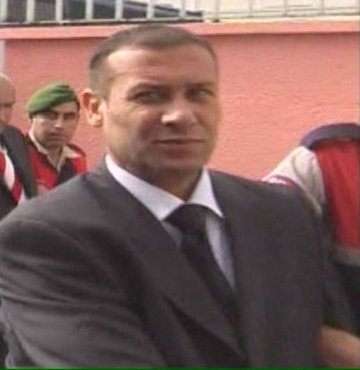 Susurluk davası hükümlüsü Ziya Bandırmalıoğlu cinayetinde savcı mütalaasını açıkladı. Mütalaada sanık Mehmet Çakır için iki kez müebbet hapis, diğer iki sanık için de 36