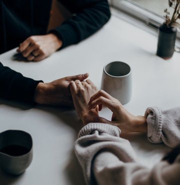 Yeni Zelanda hükümeti, "Love Better" ismini verdiği kampanya ile sevgilisinden ayrılan gençlere destek olmayı planlıyor. Hükümet, 3 yıl sürecek kampanyaya 6,4 milyon Yeni Zelanda doları (4 milyon ABD doları) harcamayı planlıyor