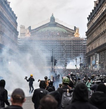 Fransa'da 1 milyon kişi sokağa indi