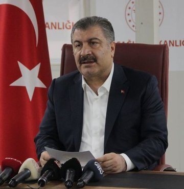 Bakan Koca, Devlet Hizmeti YÃ¼kÃ¼mlÃ¼sÃ¼ olarak gÃ¶rev yapan Tabip, Anadal Uzman Tabip ve Yandal Uzman Tabiplerinin 4924 sayÄ±lÄ± Kanun kapsamÄ±nda sÃ¶zleÅmeli pozisyona geÃ§melerinin yÃ¼kÃ¼mlÃ¼lÃ¼k sÃ¼relerinin bitimine 6 ay kalmasÄ± ÅartÄ±na baÄlandÄ±ÄÄ±nÄ± aÃ§Ä±kladÄ±