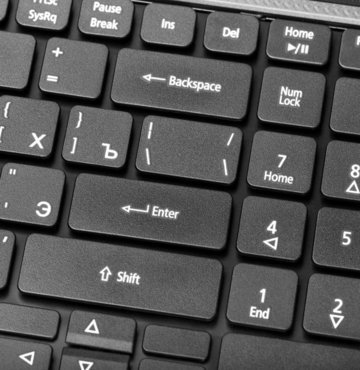 Num Lock ya da bir diğer ifade ile Numeric Lock; klavyelerin sayısal tuşlarının olduğu bölgede bulunan bir kilit tuşudur. Bilgisayar klavyeleri üzerinde yer alan sayı kümelerinin aktif ya da pasif olmasını sağlayan bu kilit tuşu; bu fonksiyonu ile bu tuşların farklı görevlerde kullanılmasını da sağlamaktadır. Peki, Num Lock tuşu nedir? Num Lock tuşu ne işe yarar? Ayrıntılar içeriğimizin devamında… Num Lock ya da bir diğer ifade ile Numeric Lock; klavyelerin sayısal tuşlarının olduğu bölgede bulunan bir kilit tuşudur. Bilgisayar klavyeleri üzerinde yer alan sayı kümelerinin aktif ya da pasif olmasını sağlayan bu kilit tuşu; bu fonksiyonu ile bu tuşların farklı görevlerde kullanılmasını da sağlamaktadır. Peki, Num Lock tuşu nedir? Num Lock tuşu ne işe yarar? Ayrıntılar içeriğimizin devamında…