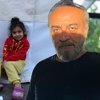 Üzüntüsünü şiirleştiriyor 