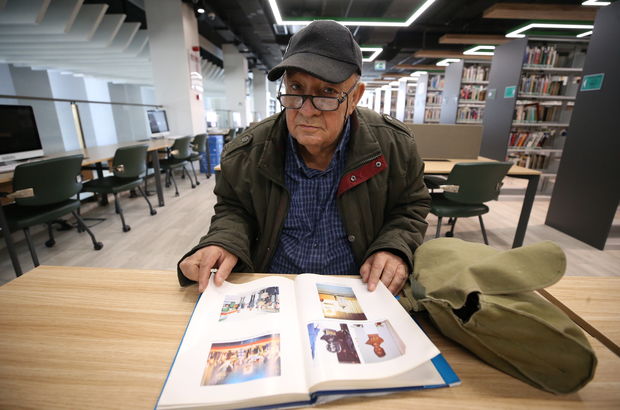 60 yıldır çantasından kitap eksik etmiyor