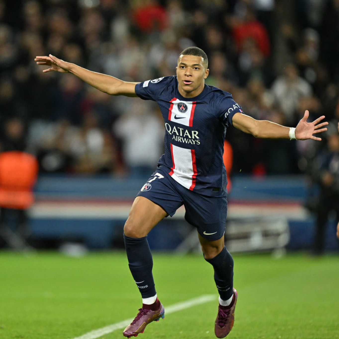 L'Equipe gazetesi Ligue 1'deki maaşları açıkladı: Mbappe, Messi'yi ikiye katladı!