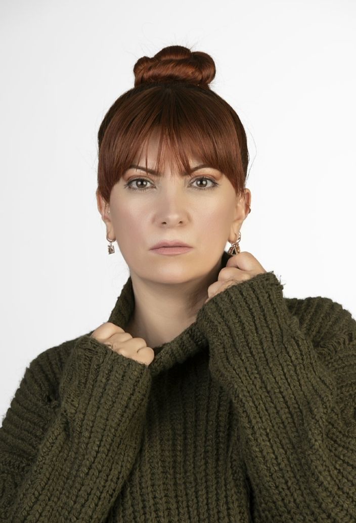 Elif Candan, Bir Tatlı Kaşığı &Ccedil;amur oyununun yazarı.