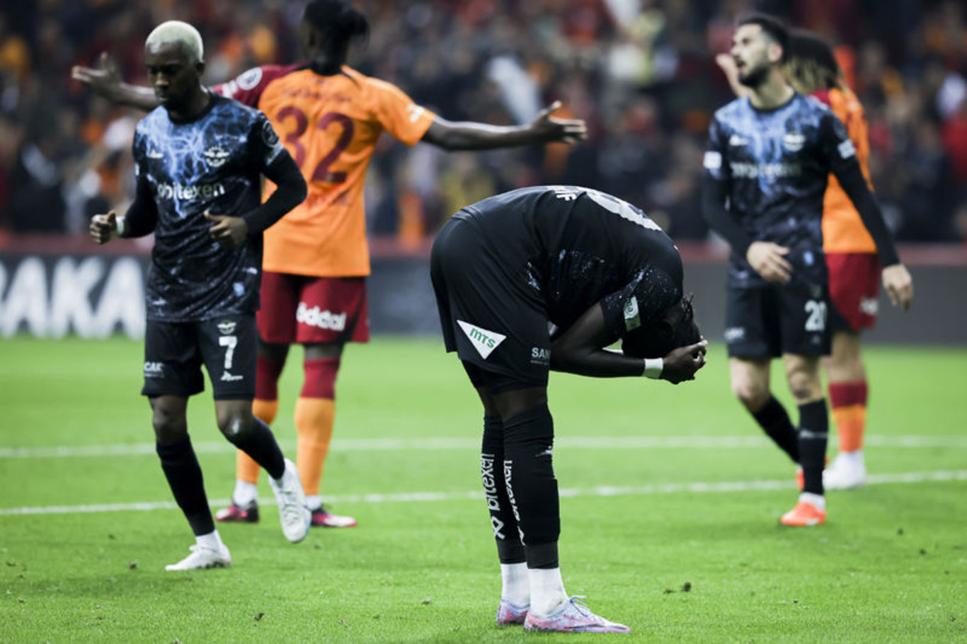 Murat Sancak'tan Onyekuru Açıklaması: Fırçayı Yedi! - Galatasaray Haberleri