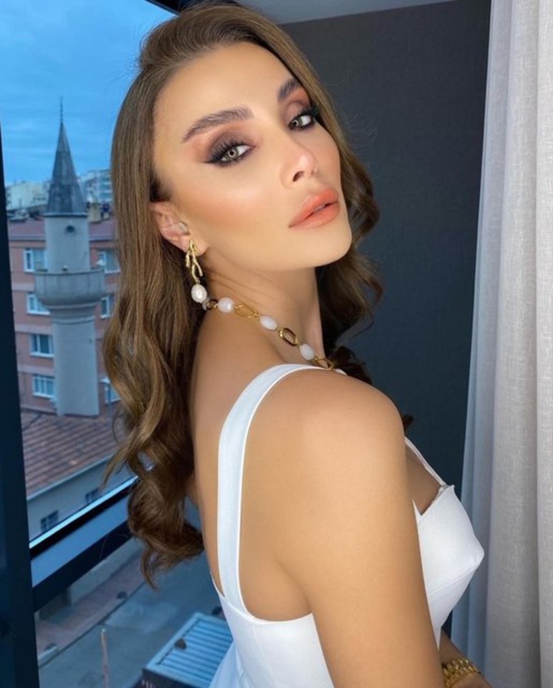 Özge Ulusoy'un son hali gündem oldu - Magazin haberleri