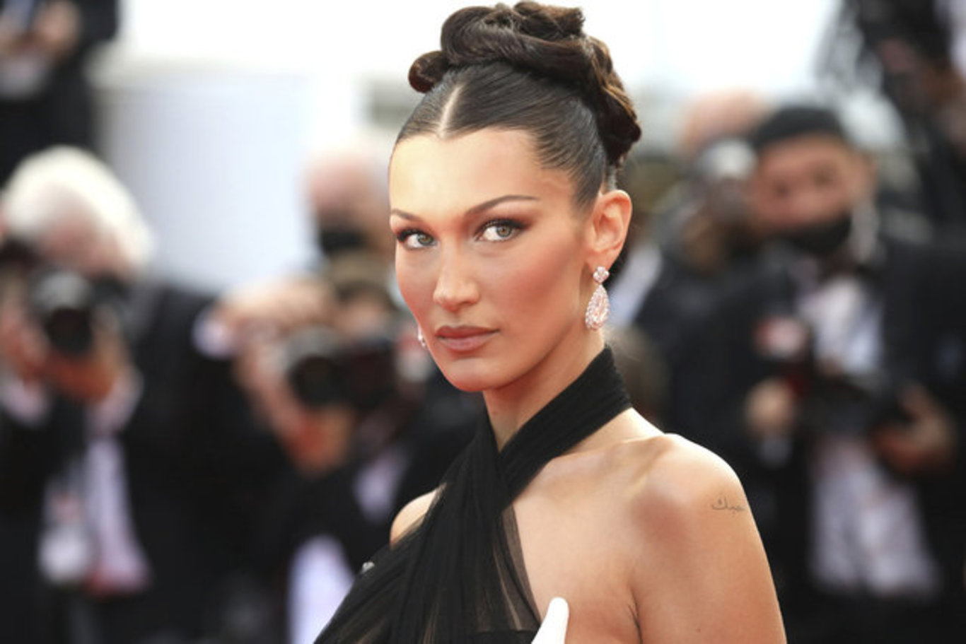 Bella Hadid: Her gün tedavisi olmayan acılar çekiyorum - Magazin haberleri