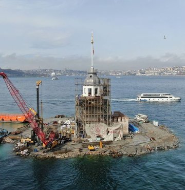Restorasyon çalışmaları devam eden Kız Kulesi