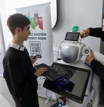 ChatGPT’li robot Kıbrıslı AInstein!